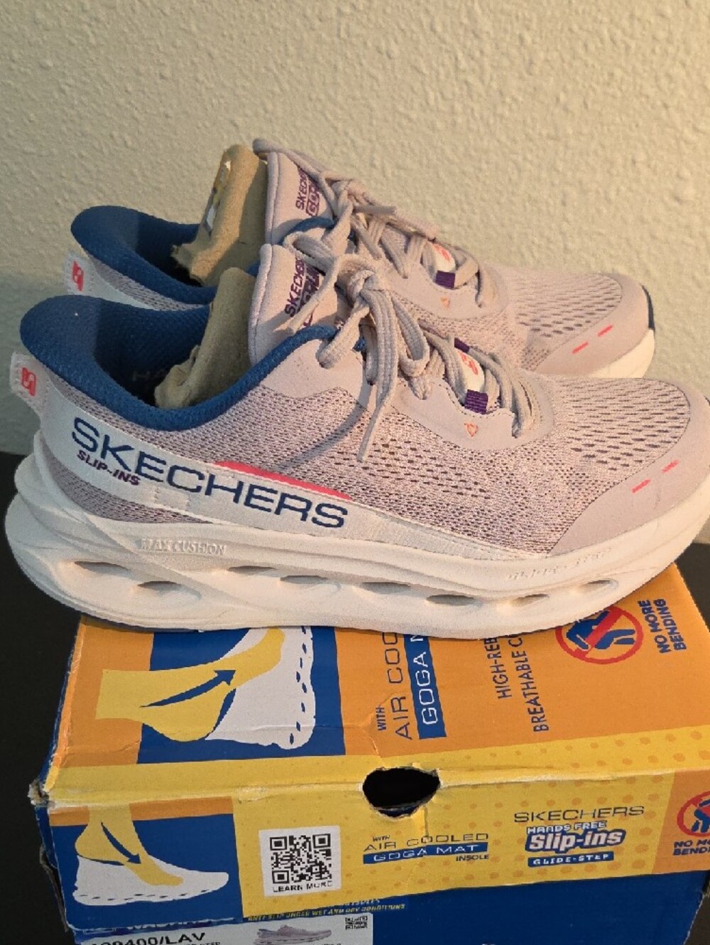 Skechers women's running sneakers - Lavender with Blue & Pink accents NWT Size 6 - Picture 2 of 10